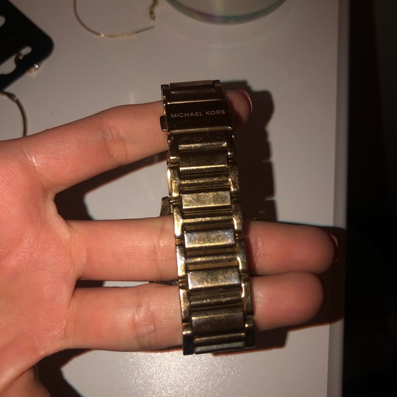 Gold Michael kors round face women’s watch main image 7